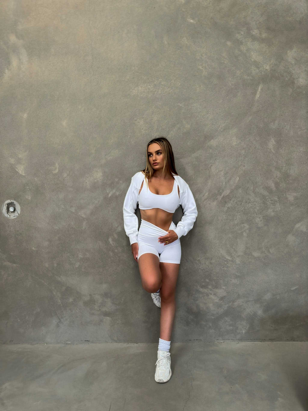 Ari Contour Crop - Comfortable & Stylish Curve-Hugging Top