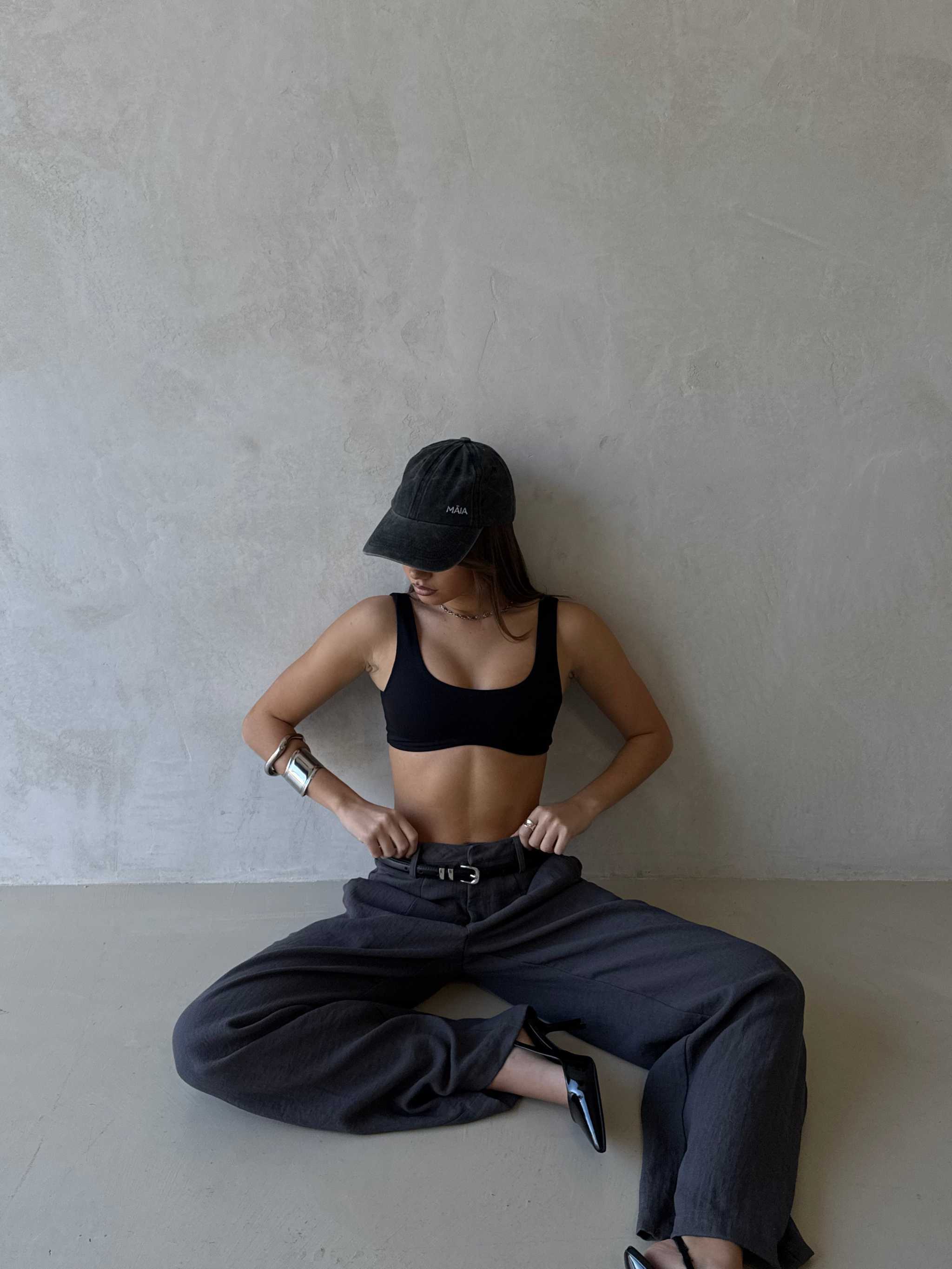 Ari Contour Crop - Comfortable & Stylish Curve-Hugging Crop Top