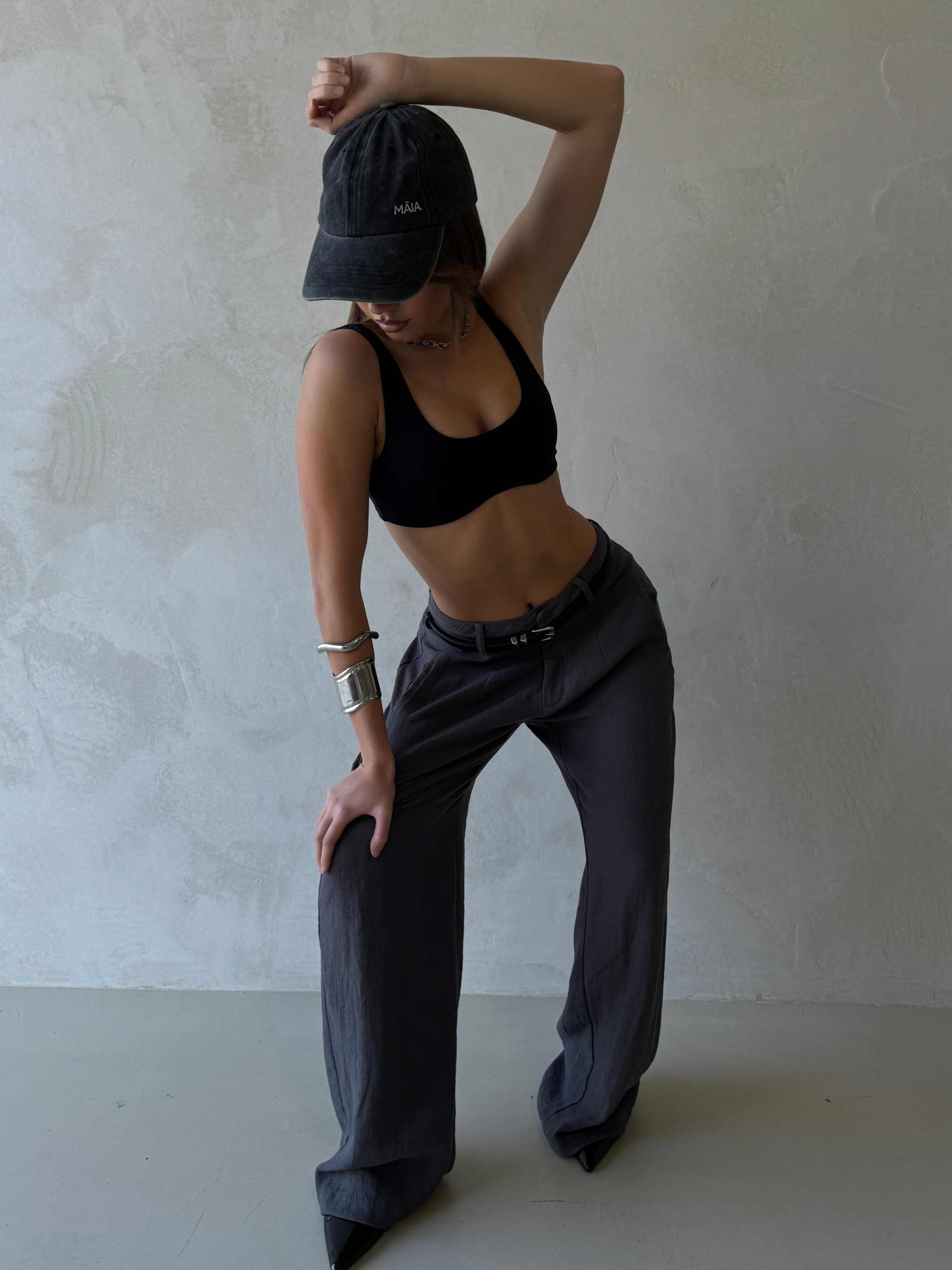 Ari Contour Crop - Comfortable & Stylish Curve-Hugging Crop Top