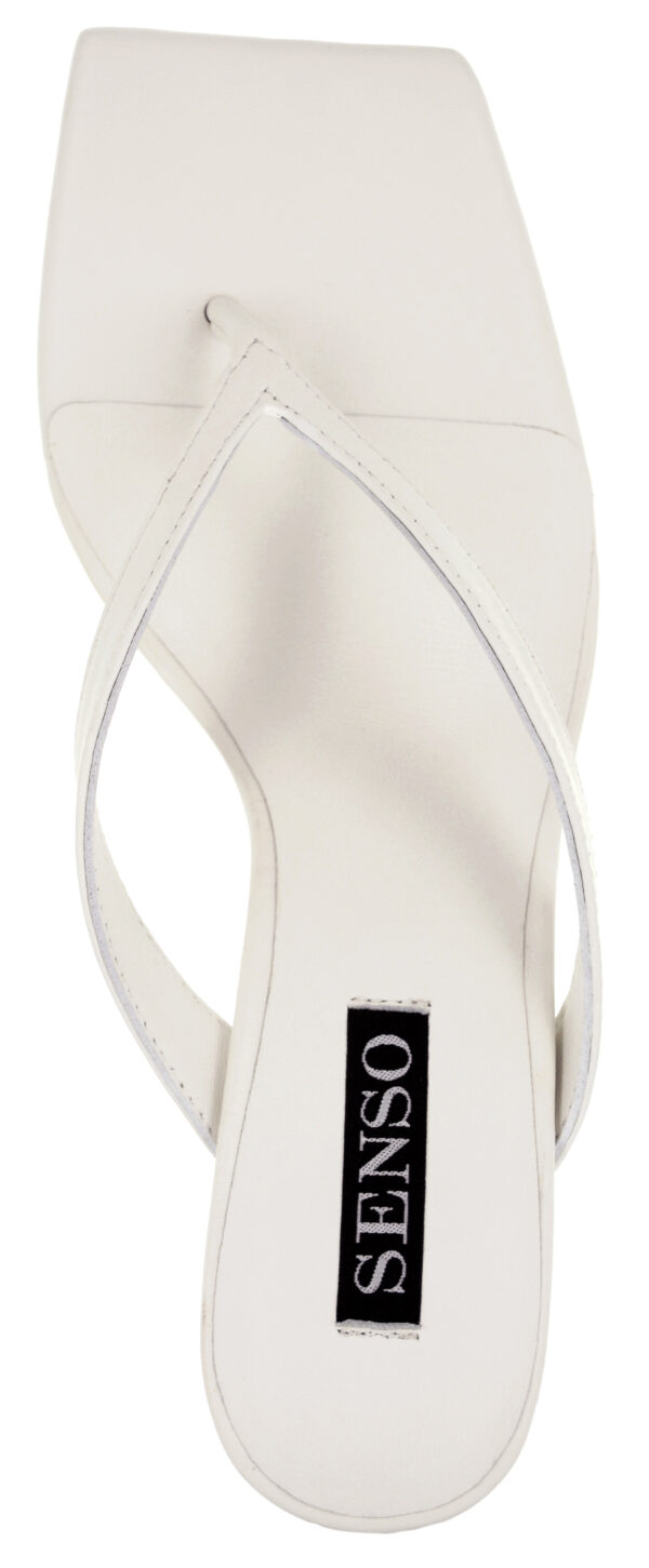 Elvie II Ebony - Ice