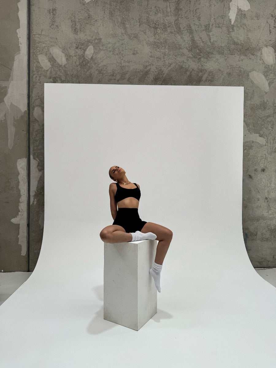 Ari Contour Crop - Comfortable & Stylish Curve-Hugging Crop Top