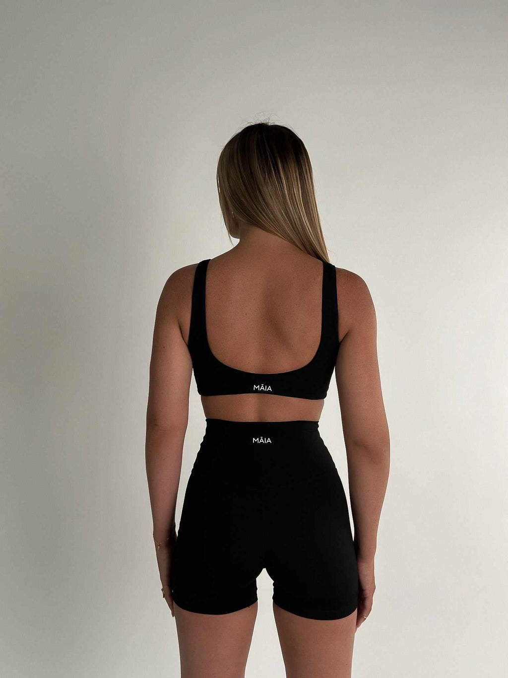 Ari Contour Crop - Comfortable & Stylish Curve-Hugging Crop Top