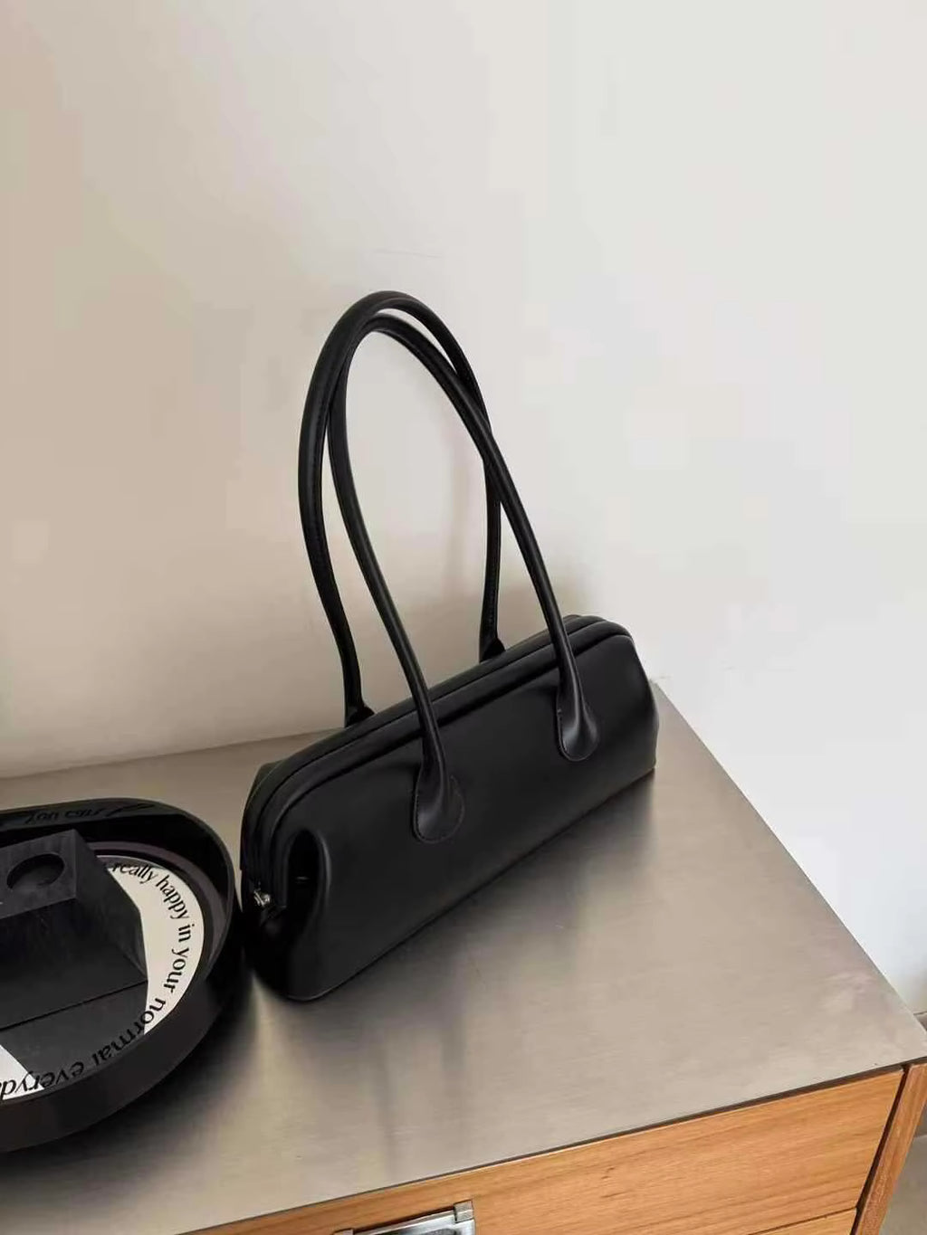 solana design black leather shoulder bag